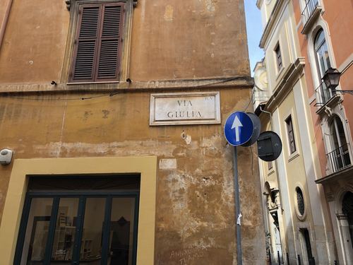 Example of common street signs in Rome.