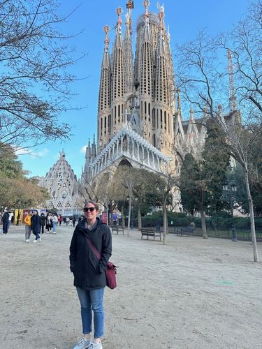 Allie in front of La Sagrada Familia
